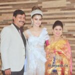 Urvashi-Rautela-with-her-parents-father-mother