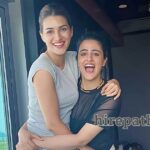 kriti-sanon-with-her-younger-sister-nupur-sanon