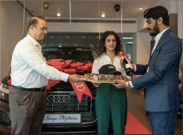 sanya-malhotra-luxury-suv-audi-q8